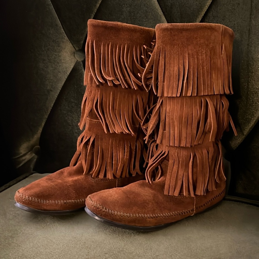Minnetonka three-layered fringed boots size 9